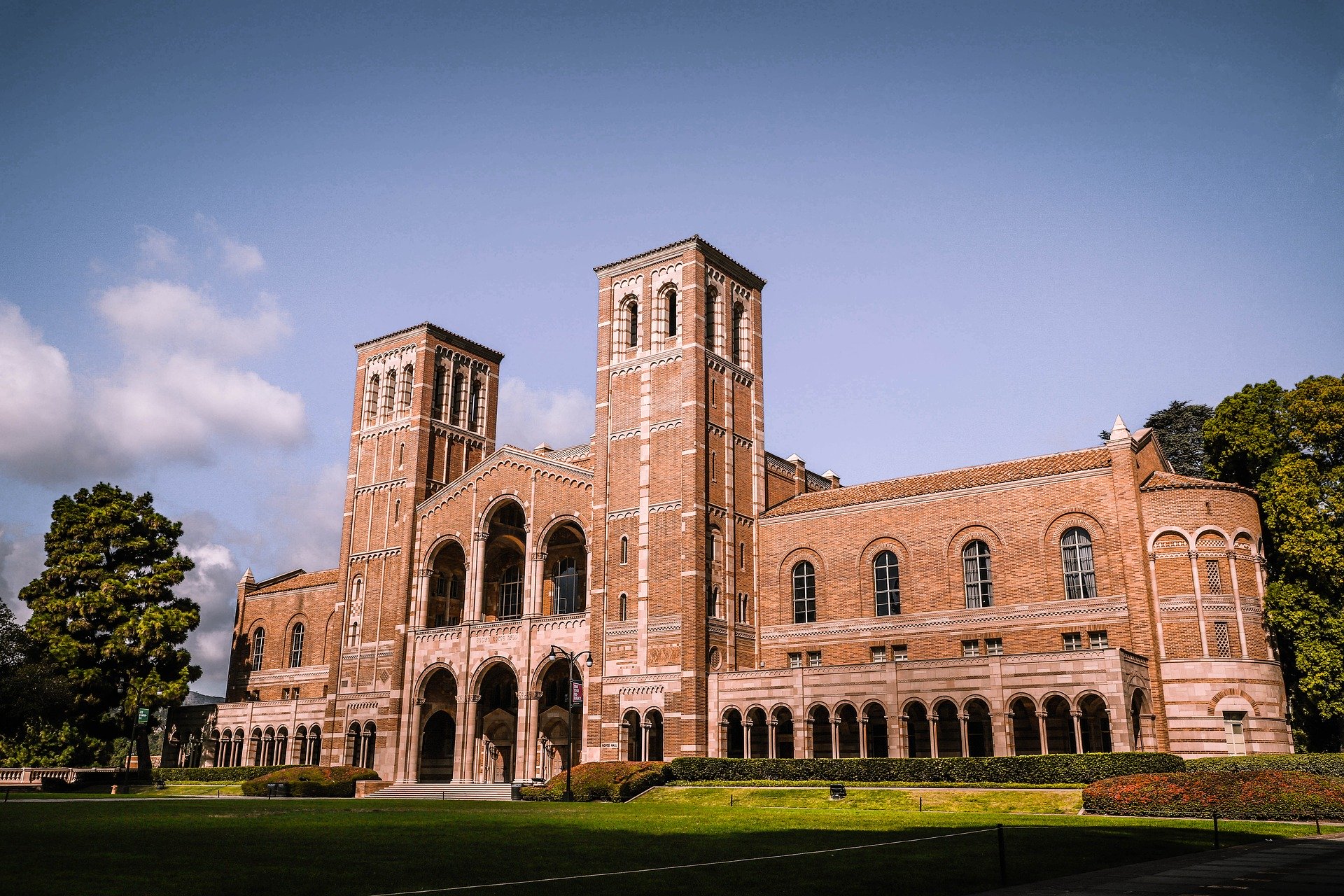 全米公立大学ランキング１位 カリフォルニア大学ロサンゼルス校UCLAと ...